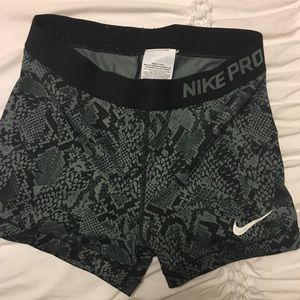 Black patterned Nike Pros